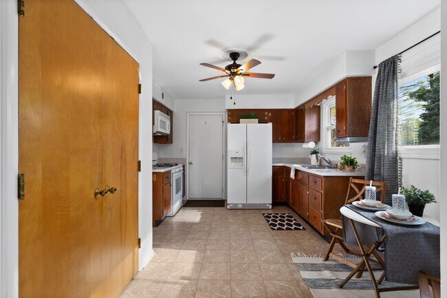 Building Photo - 9993 Hawley Dr