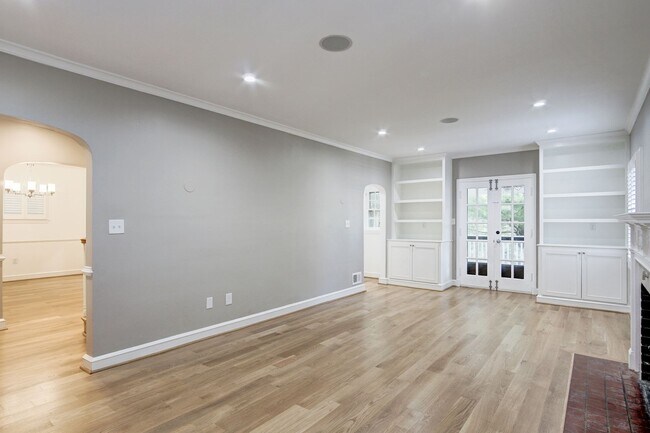 Building Photo - Updated 4 BD, 3.5 BA Stately Colonial on Kalmia RD in NW DC!!