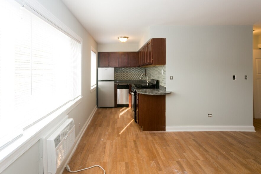 Building Photo - 699 Elm Pl