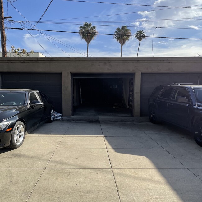 Building Photo - 1146 S Cochran Ave