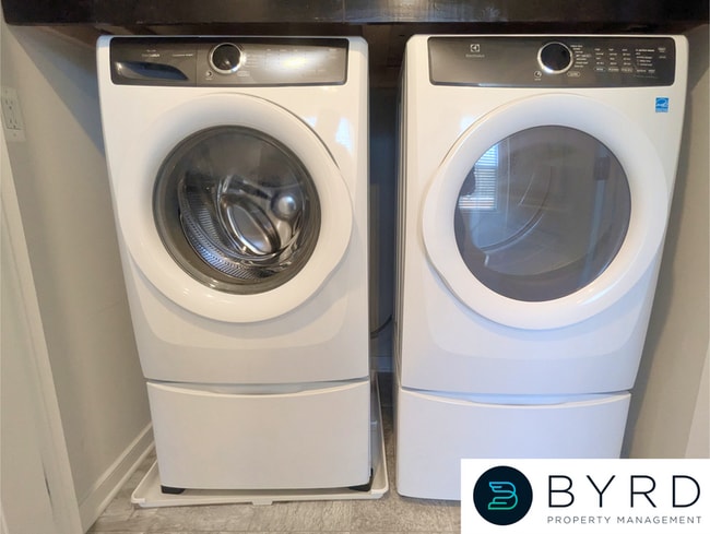 Building Photo - 1325 Claytor Ln