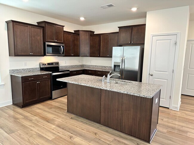 Building Photo - Charming 3 Bedroom Home Located In Angier