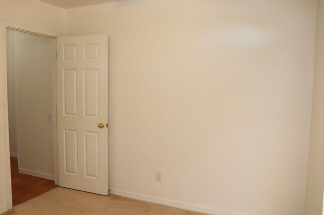 Building Photo - East Side 3 Bed 2 Bath Energy Efficient Pulte Home