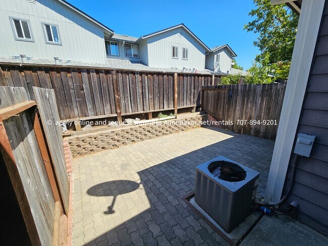 Building Photo - Close to Shopping Cloverdale 2 Bedroom Available Now