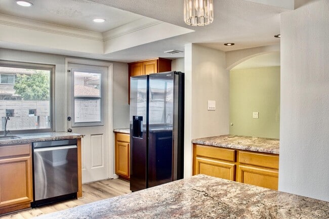 Building Photo - 600 Sheffield Ct