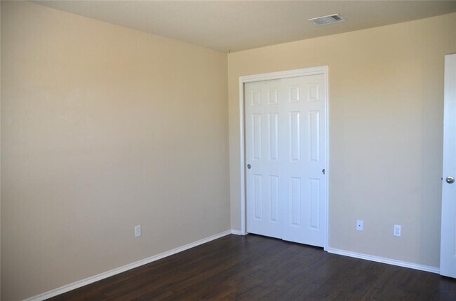 Building Photo - 218 Baldwin St