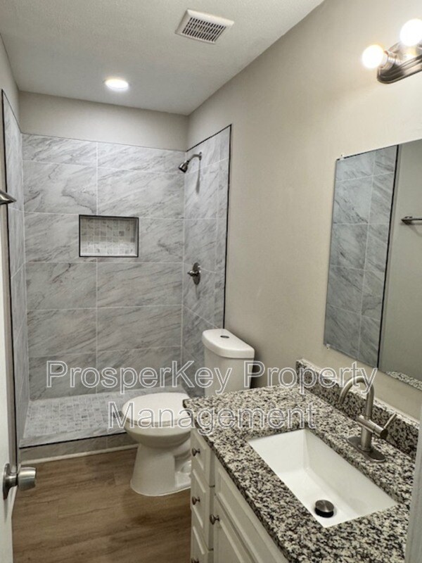 Building Photo - 4814 Fairview Dr