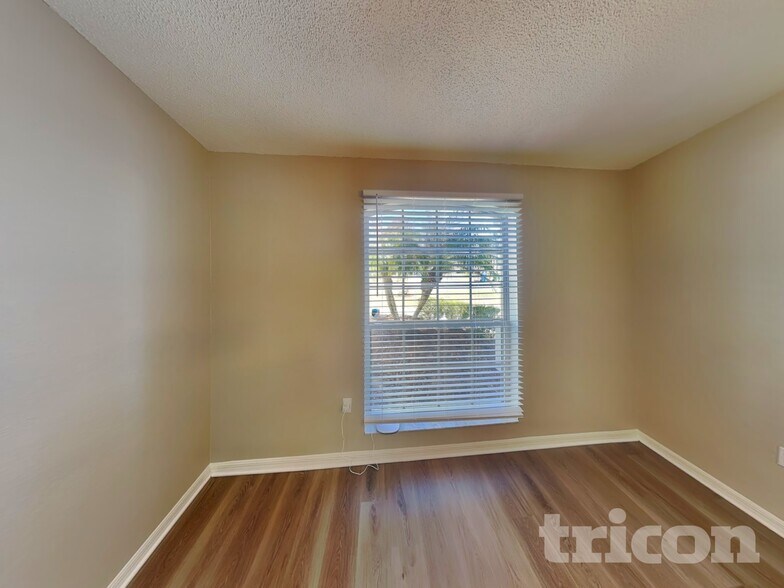 Building Photo - 7152 Summit Dr