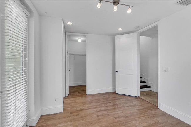 Building Photo - 416 SW 11th St