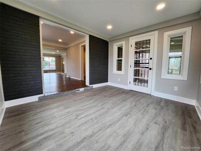 Building Photo - 15705 Juliana Ave