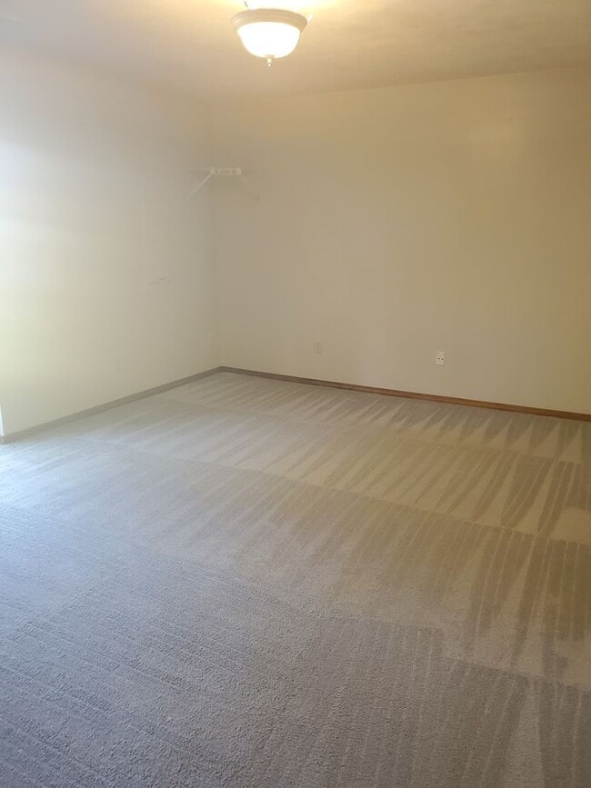 Building Photo - Cozy South Hill Home – 3 Bedrooms | Spacio...