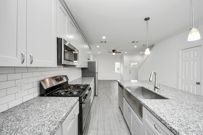 Building Photo - 8305 Prairie View Dr