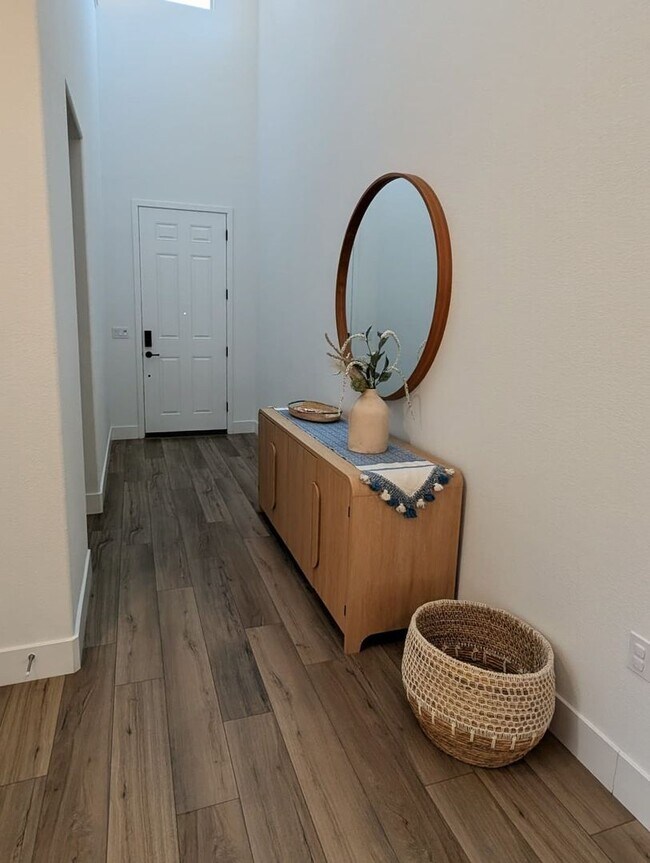 Building Photo - Beautiful and Spacious 4BR 3BA Home in Roseville