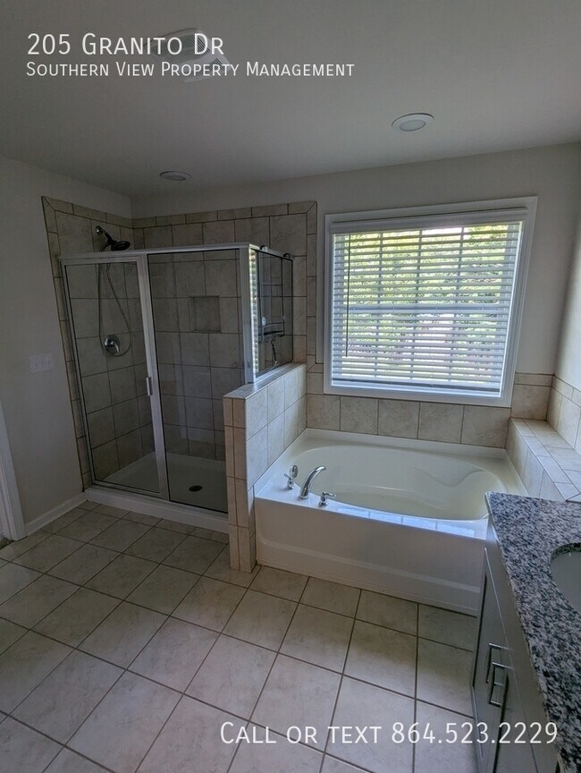 Building Photo - 205 Granito Dr