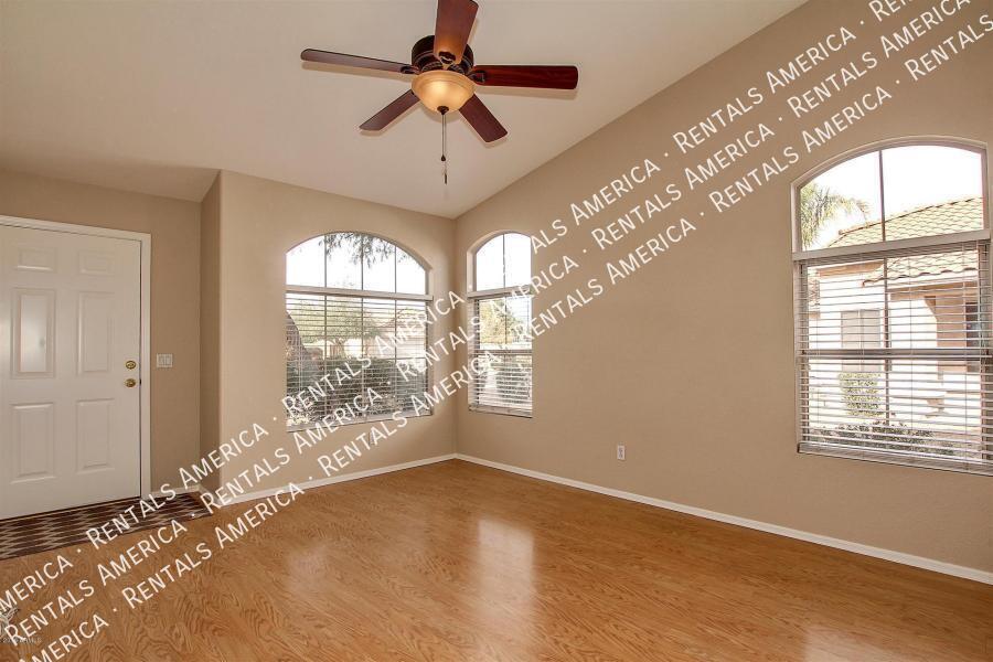 Building Photo - 2131 S Navajo Way
