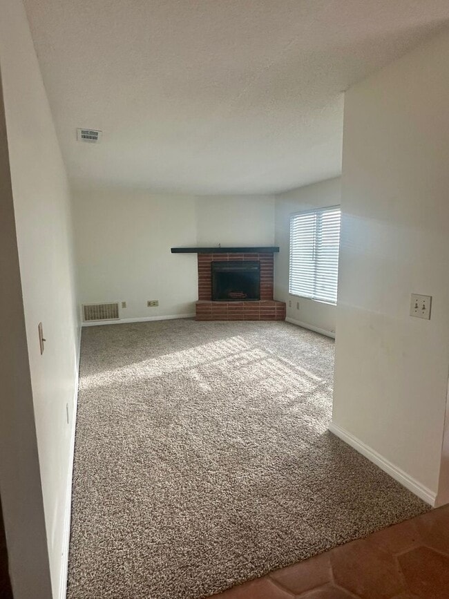 Building Photo - Great home with views of Sweetwater and Spring Valley mountains