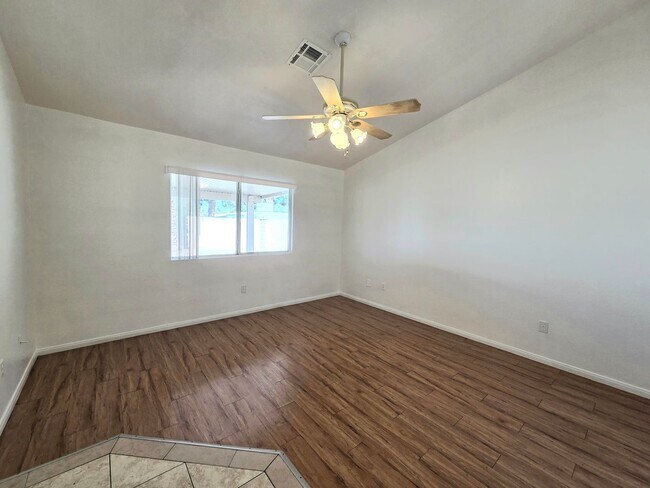 Building Photo - Charming & Spacious Las Vegas Home with Prime Location and Endless Potential