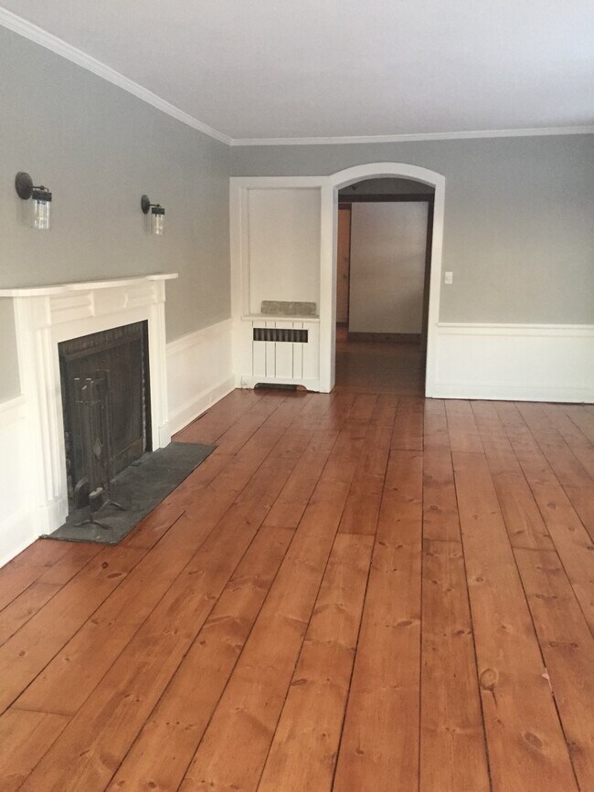 Building Photo - 166 Bush Ln