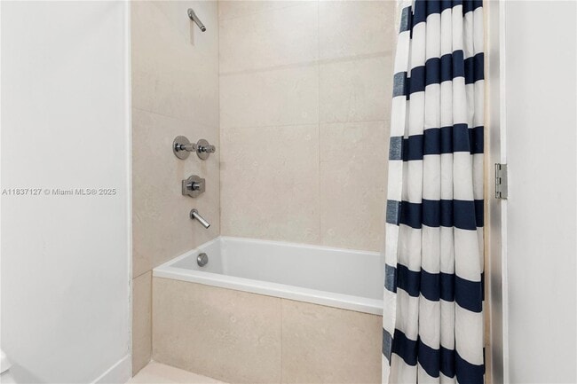 Building Photo - 808 Brickell Key Dr