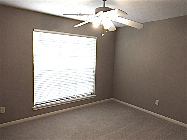 Building Photo - 15303 Baber Ct