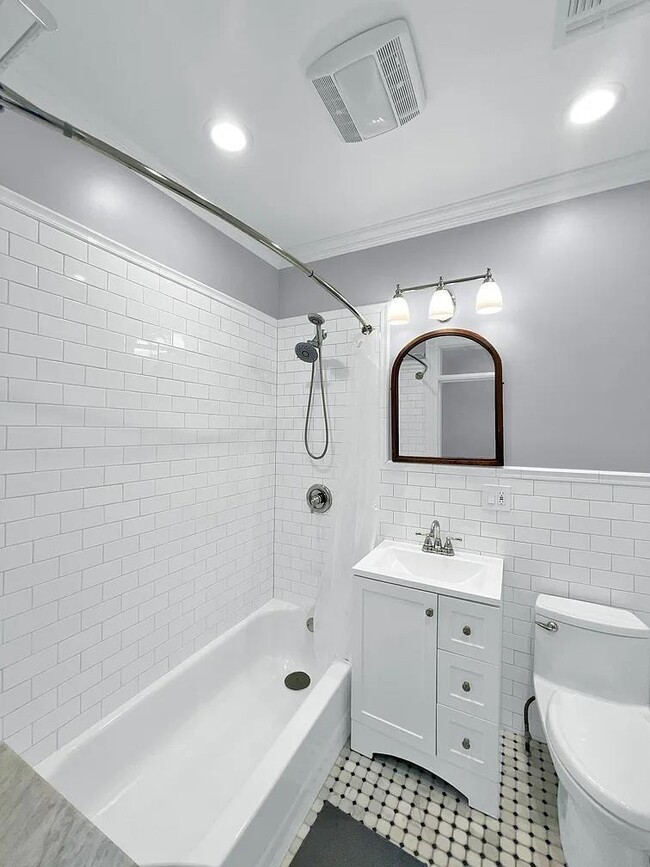 Building Photo - 346.5 8th St