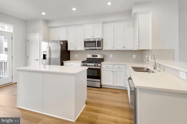 Building Photo - 14024 Sunrise Valley Dr