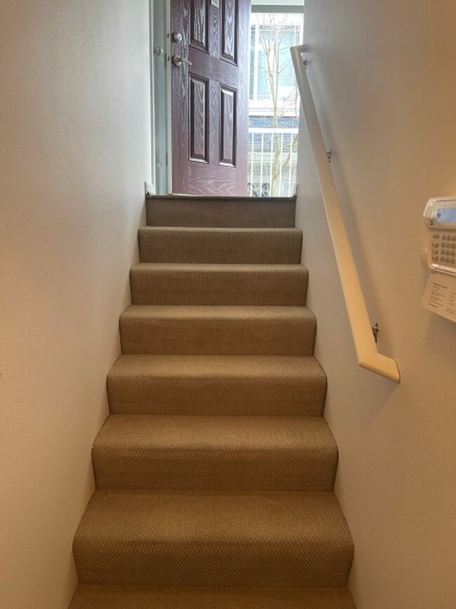 Building Photo - 3bd/2.5ba Lynnwood Townhome