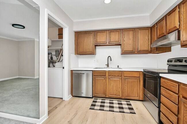 Building Photo - Spacious 2BR/2BA Condo in Prime South Charlotte Location!