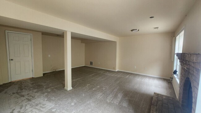 Building Photo - Spacious Arlington TH Near Ballston Metro!