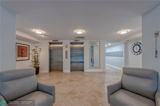 Building Photo - 3850 Oaks Clubhouse Dr