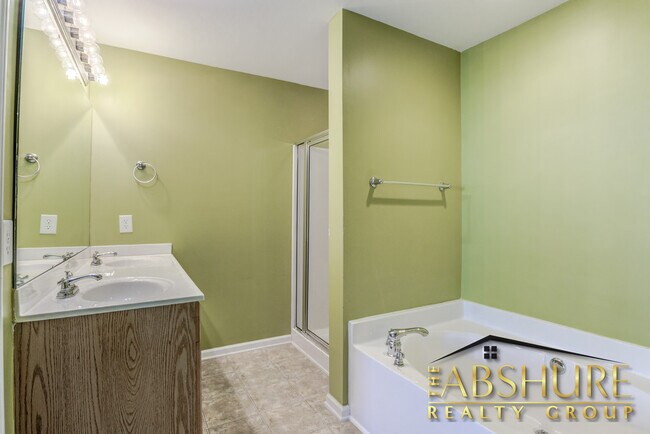 Building Photo - 2136 Sunny Cove Dr