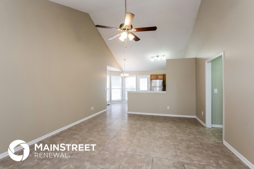 Building Photo - 17 Hickory St SW