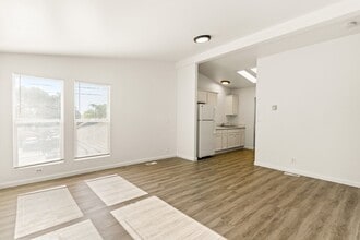 Building Photo - Utilities Paid: 3 Bed Laurel District Apar...