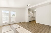 Building Photo - Utilities Paid: 3 Bed Laurel District Apar...
