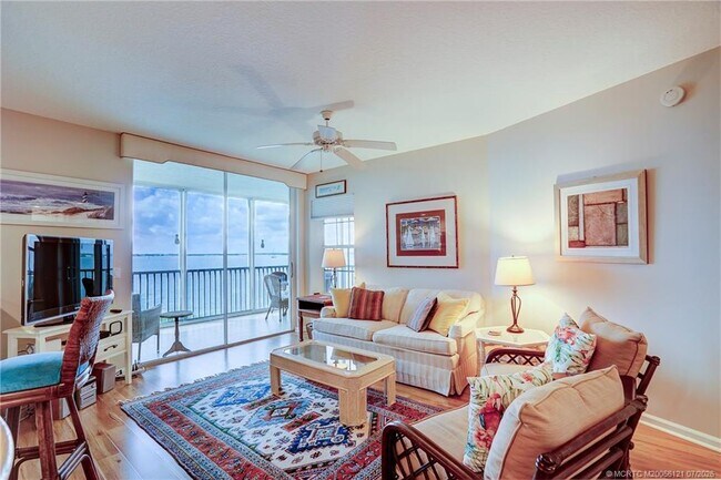 Building Photo - 5750 NE Island Cove Way
