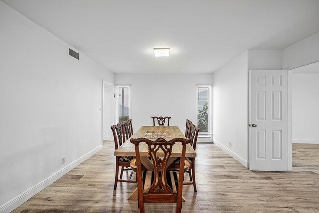 Building Photo - 6165 Old Court Rd