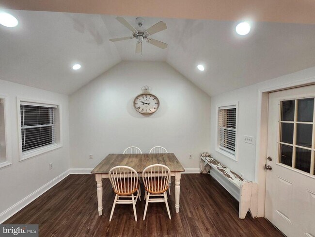 Building Photo - 51 Bunting Ln