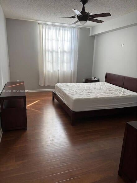 Building Photo - 1919 Van Buren St