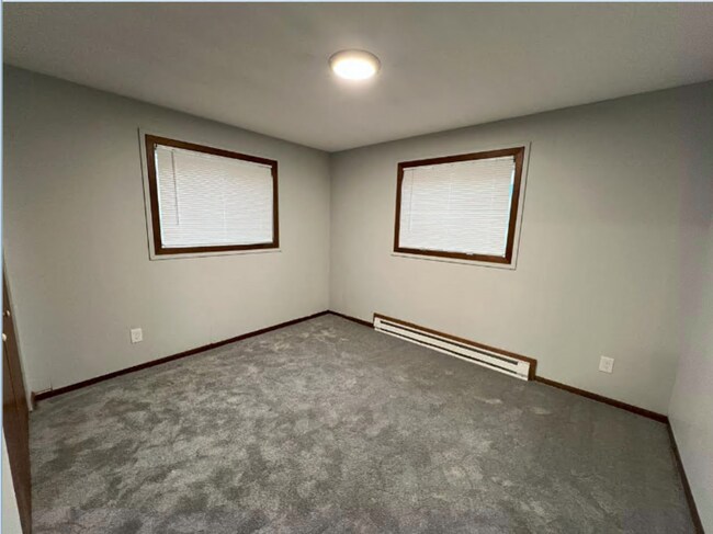 Building Photo - 2 S Wickham Ct