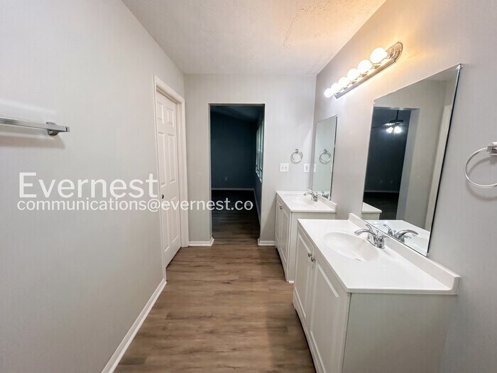 Building Photo - 263 Elm Forest Way