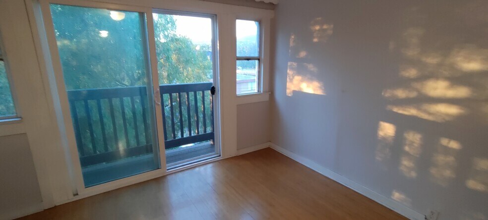 Master Bedroom - 1150 Sanborn Ave. Apt C