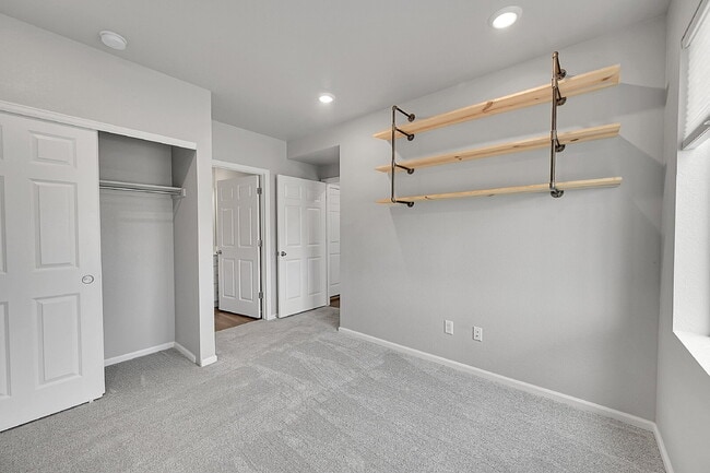 Building Photo - $3,195, 3 bed, 3.1 bath, located in Broomf...