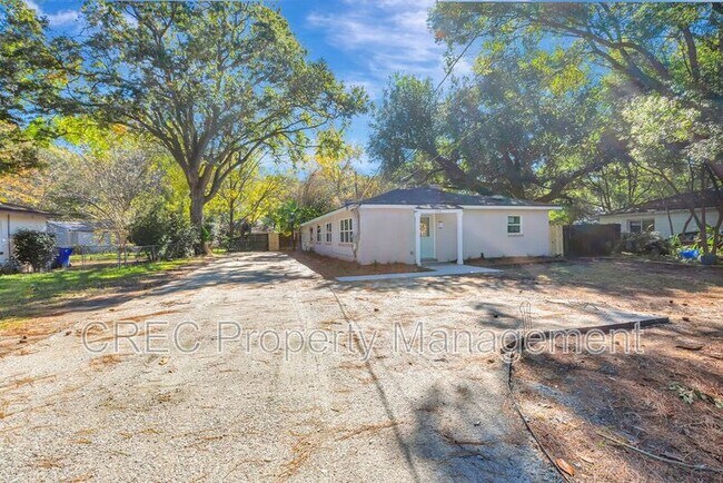 Building Photo - 1757 Skinner Ave