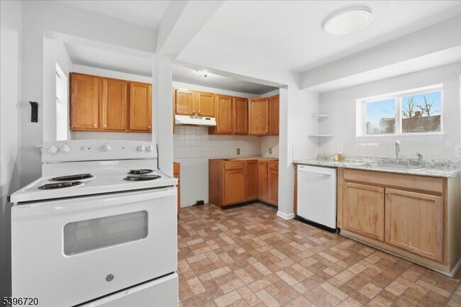 Building Photo - 89 Main St