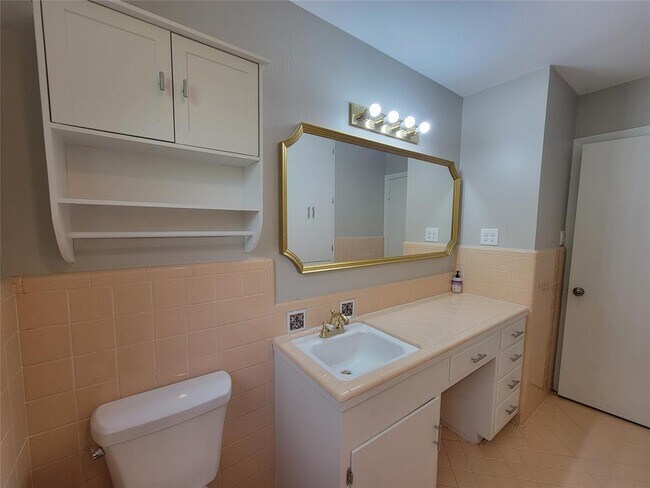 Building Photo - 2513 W 45th St