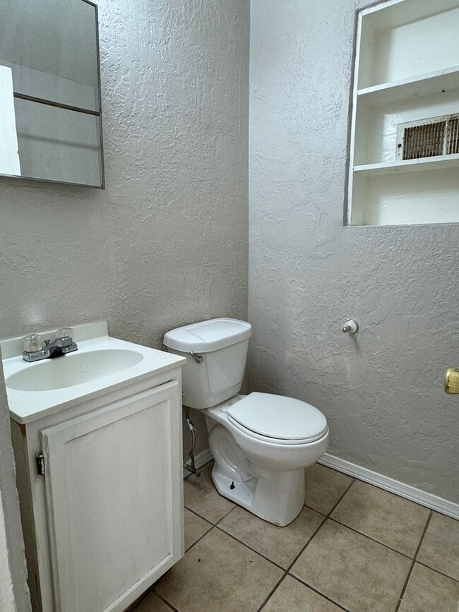 Building Photo - 15 NW 25th St