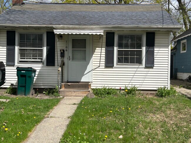 Primary Photo - 1706 Massachusetts Ave