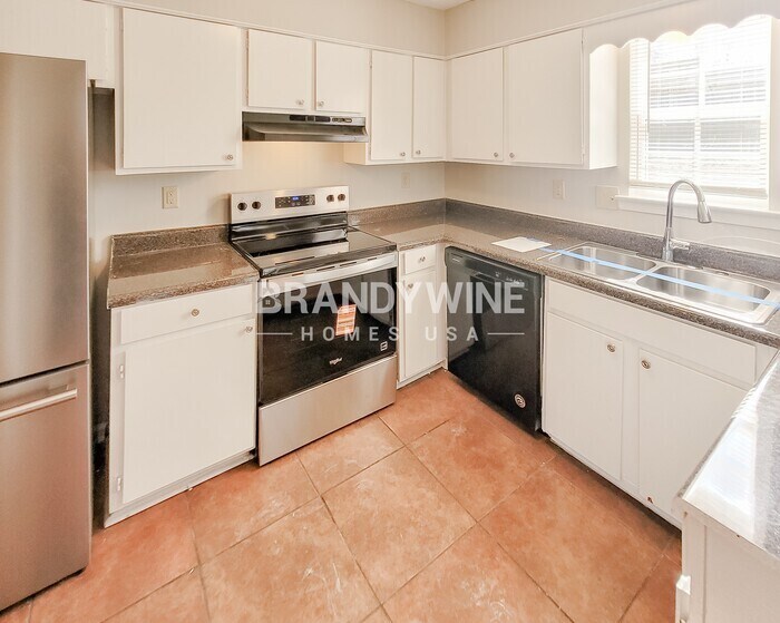 Building Photo - 6395 Golden Park Dr