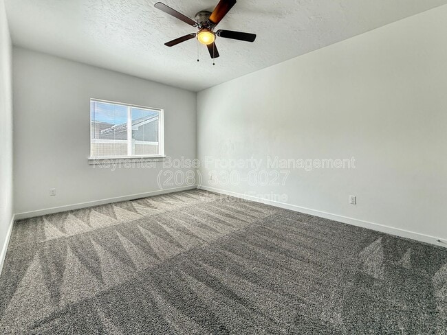 Building Photo - 2115 W Bella Ln