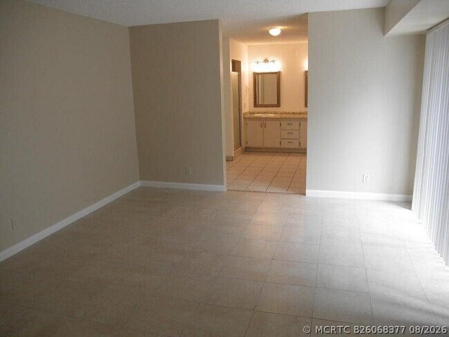 Building Photo - 584 Springdale Cir